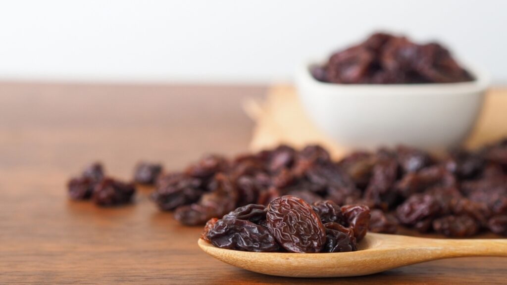 Black raisins are not just for cakes! Dermat shares amazing benefits of this dry fruit | Health