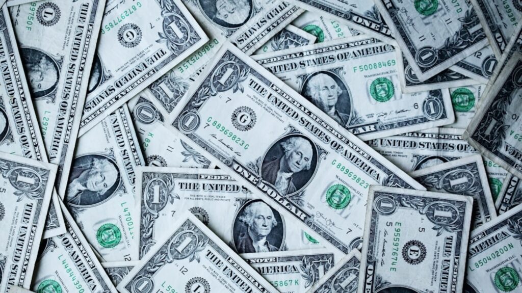 Chicago School District agrees to minimum 16% teacher pay raise | Education