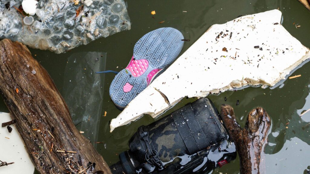Chilling photos of New York’s Hudson River helicopter crash as six, including 3 children, dead