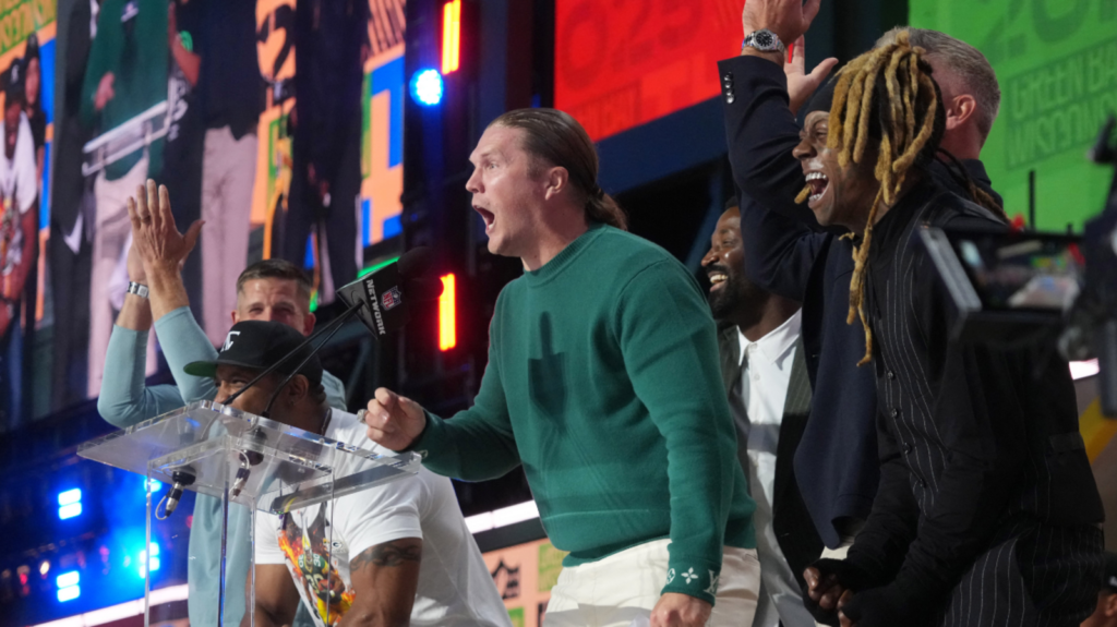 Clay Matthews delivers Trump’s message at NFL Draft: ‘Bears still s**k’