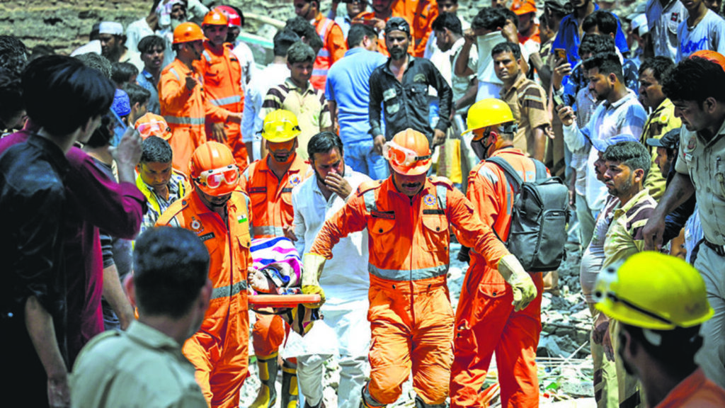 Delhi CM orders probe into Mustafabad house collapse | Latest News Delhi