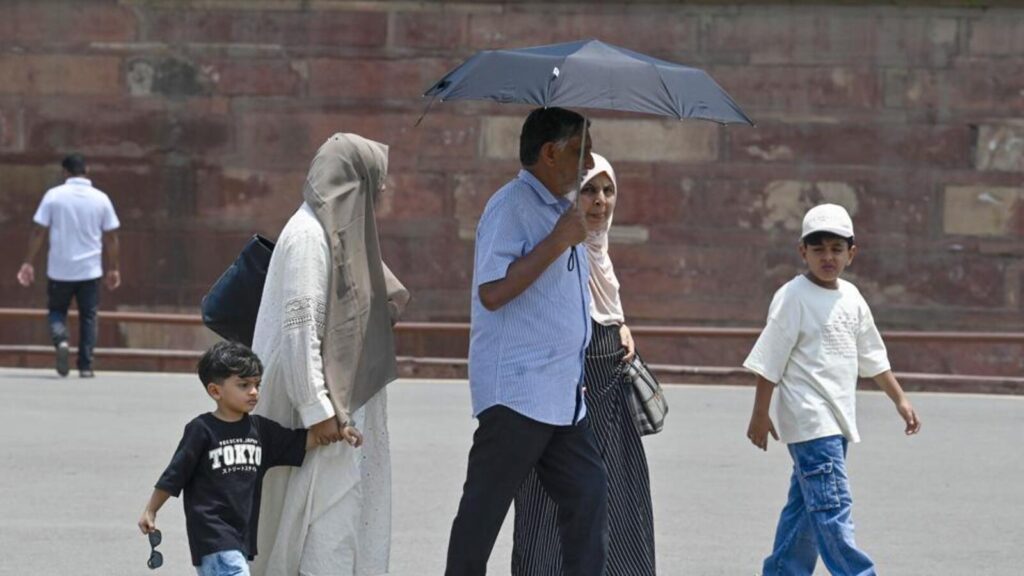 Delhi: Lack of rain made this April hottest, most polluted in 3 years | Latest News Delhi