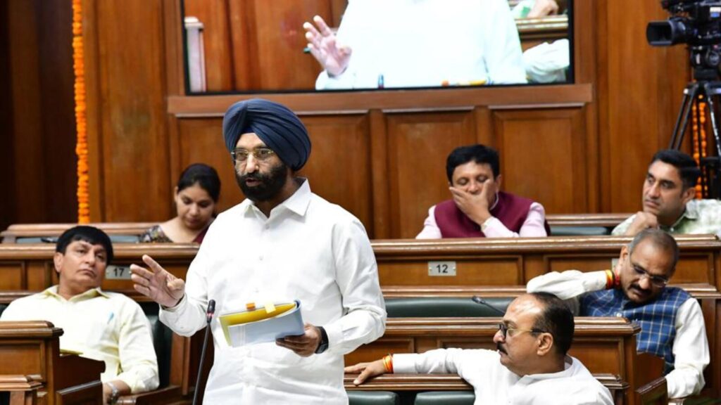 Delhi govt tables CAG report on pollution | Latest News Delhi