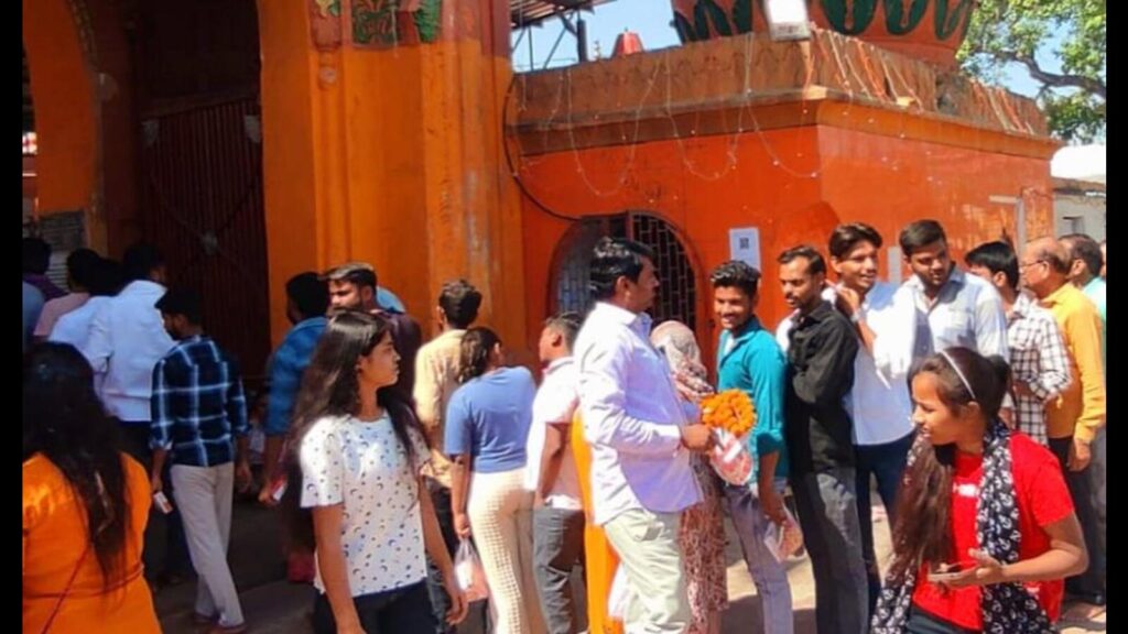 Devotees throng Ayodhya temples on Day I of Chaitra Navratri