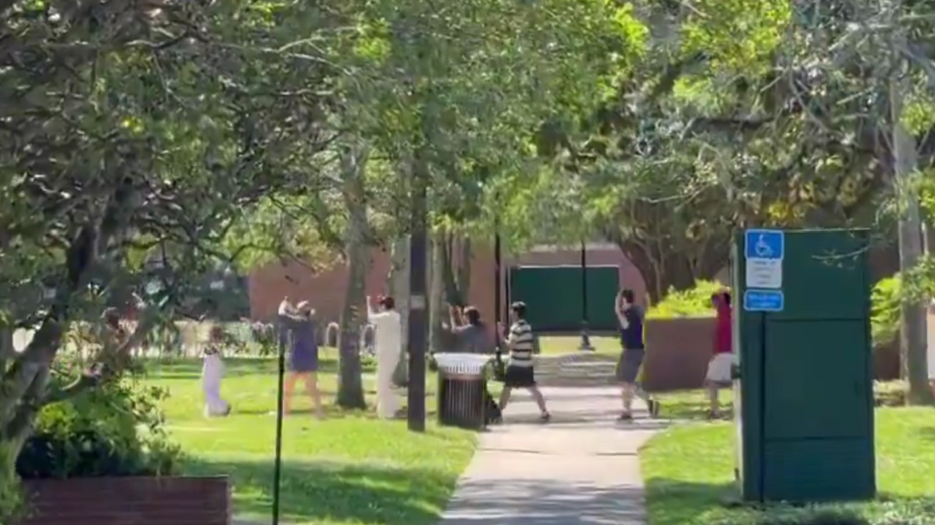 FSU students’ alarmed reaction amid active shooter alert on Tallahassee campus | Watch