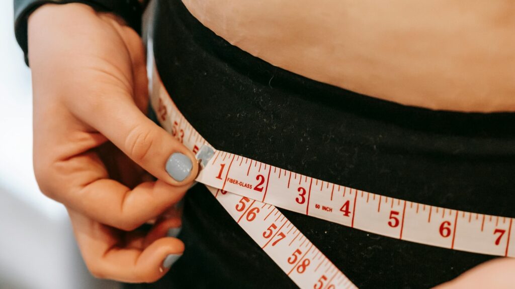 Fitness coach shares ‘7 golden rules for getting rid of belly fat forever’: Stop drinking alcohol, get better sleep | Health