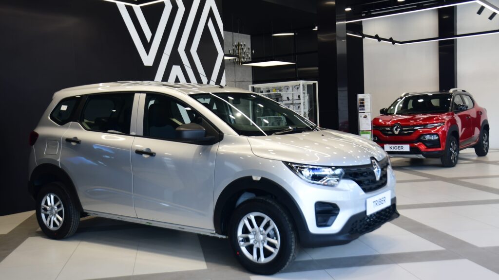 From Renault Triber to Kia Carens: 5 budget-friendly SUV/MPVs with three rows of seating under ₹15 lakh