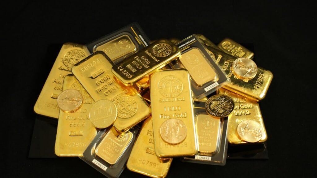 Gold hits new record high amid Federal Reserve chief’s warning