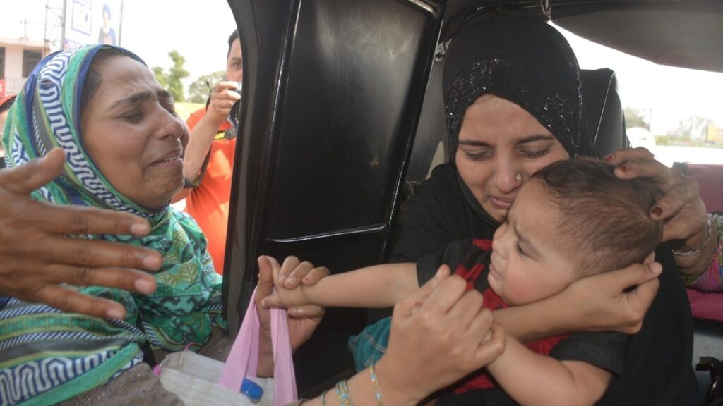 Goodbyes at Attari: Hundreds of Pakistani leave India after Pahalgam attack | Pics