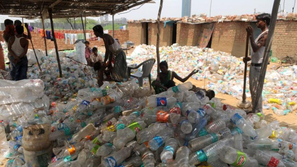 Gurugram: 4,160kg banned plastic seized, ₹4L fine issued