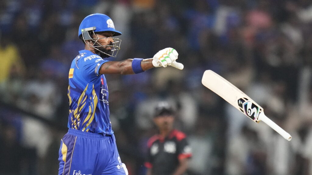 Hardik Pandya throws bat at non-striker end after MI fail to win in last over despite denying single to Mitchell Santner