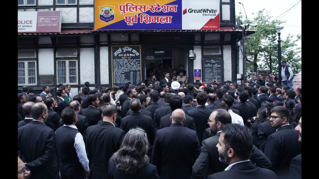 Himachal: Protesting lawyers block road outside police station for 2 hours