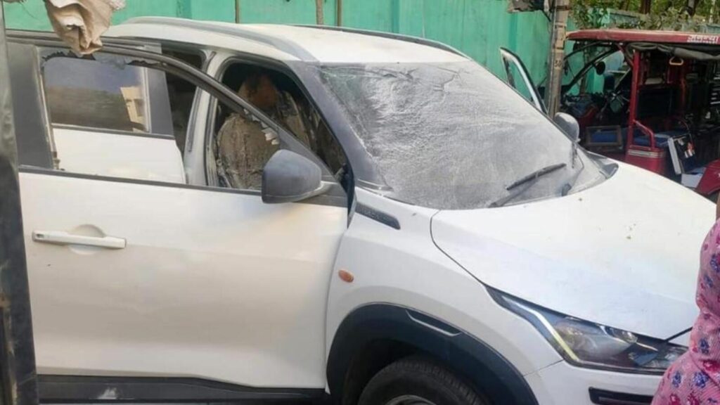 In broad daylight, eight men rain bullets on car | Latest News Delhi