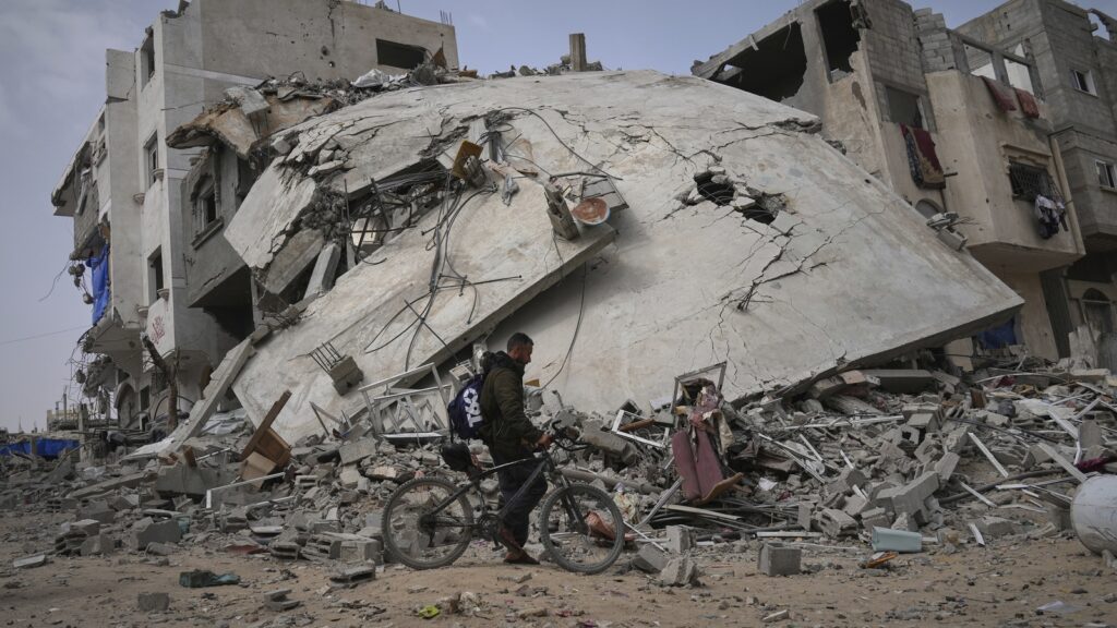 Israel strikes tents near Gaza hospitals; kills local reporter, injures 6 others | World News
