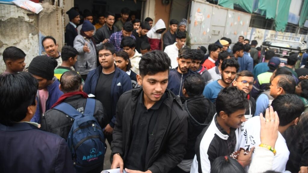JEE Mains 2025 Session 2 paper analysis: “Overall a moderate paper,” say candidates after forenoon session of Day 1 | Competitive Exams