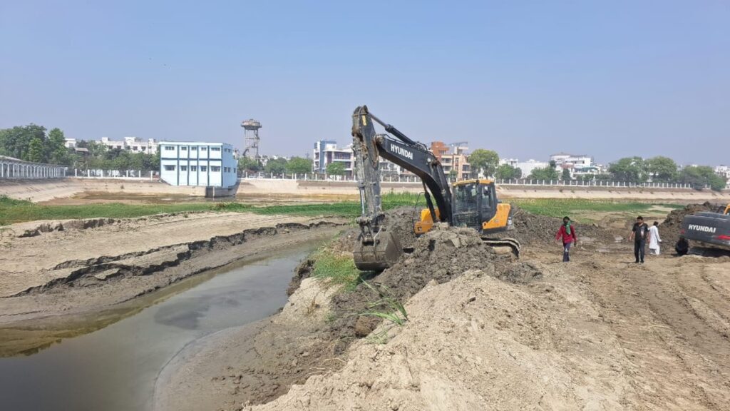 Kathauta Lake desilting drive: Bid to tackle summer water crisis; soil to be used in LMC, LDA projects