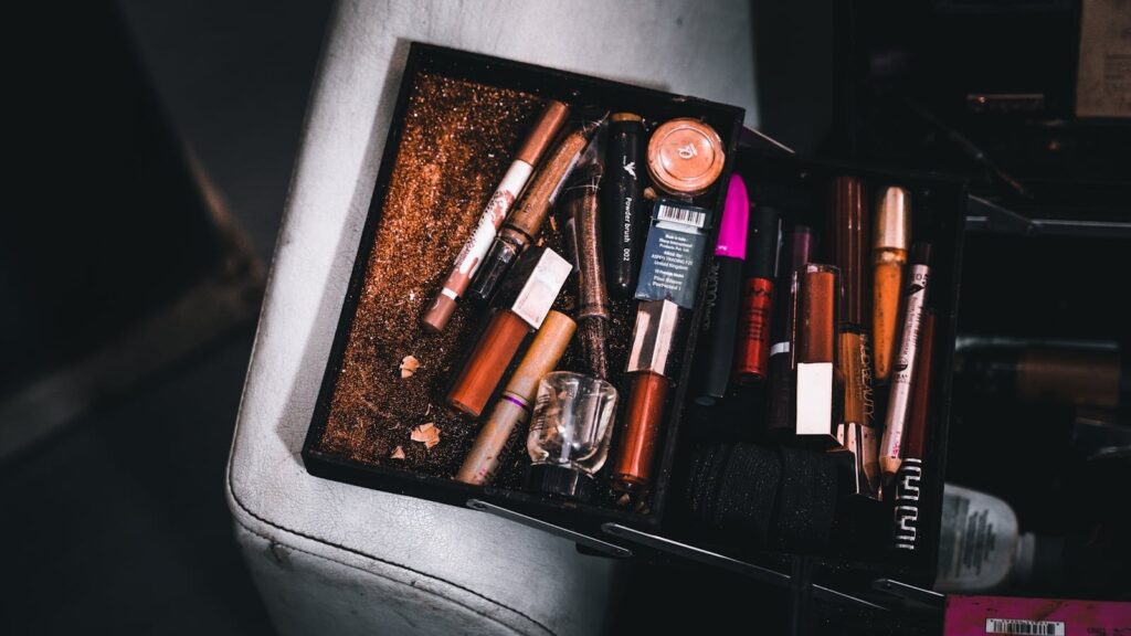 Makeup kits: From lipsticks to mascaras, all your makeup essentials at one place; Our top 8 picks for you | Fashion Trends