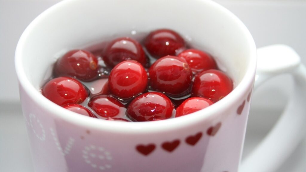 Man drank cranberry juice for months thinking he had UTI, diagnosed with terminal cancer | Trending