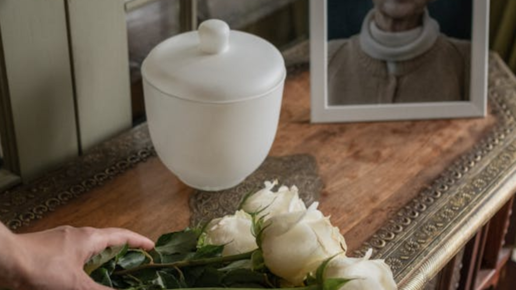 Man steals ex-girlfriend’s father’s ashes, blackmails her in desperate attempt to reconcile | Trending
