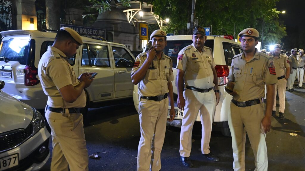 Murder of Delhi teen fans stir, political row | Latest News India