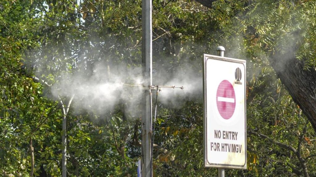 Noida installs mist sprayers on DSC road to fight air pollution