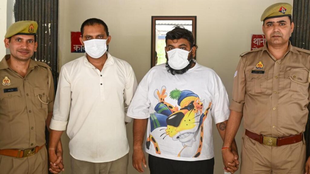 Noida residents robbed of ₹18.7L at gunpoint, 2 held  