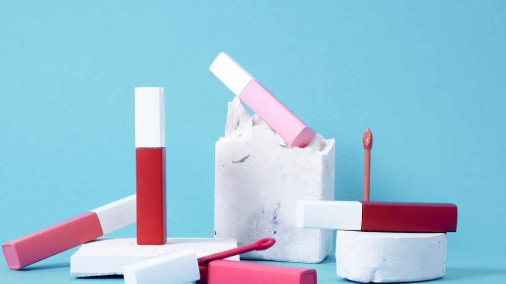 Non-sticky lip gloss for summer: Say goodbye to stickiness and keep your lips hydrated; Top 8 picks | Fashion Trends