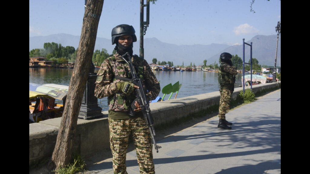 Pak violates ceasefire in Nowgam and Uri sectors