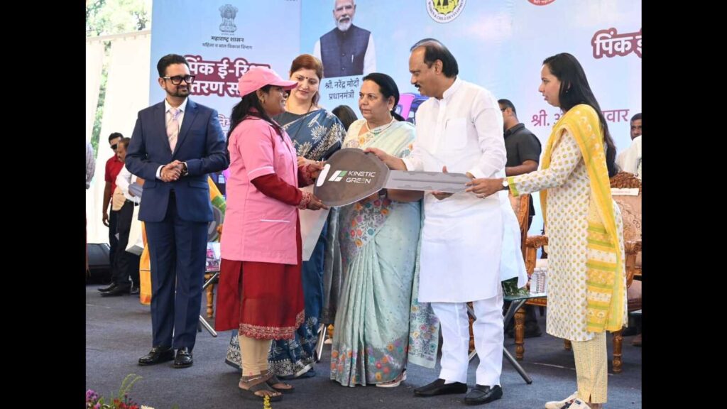 Pink E-rickshaws to get feeder service status at Metro stations 