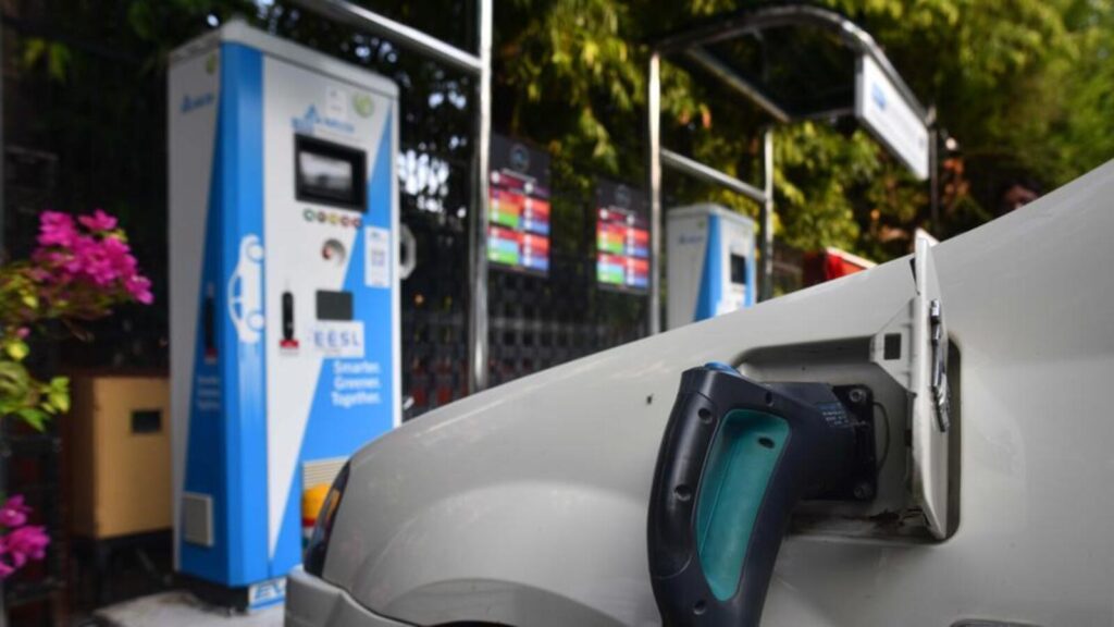 Policy tweak may raise cost of owning non-EVs | Latest News Delhi