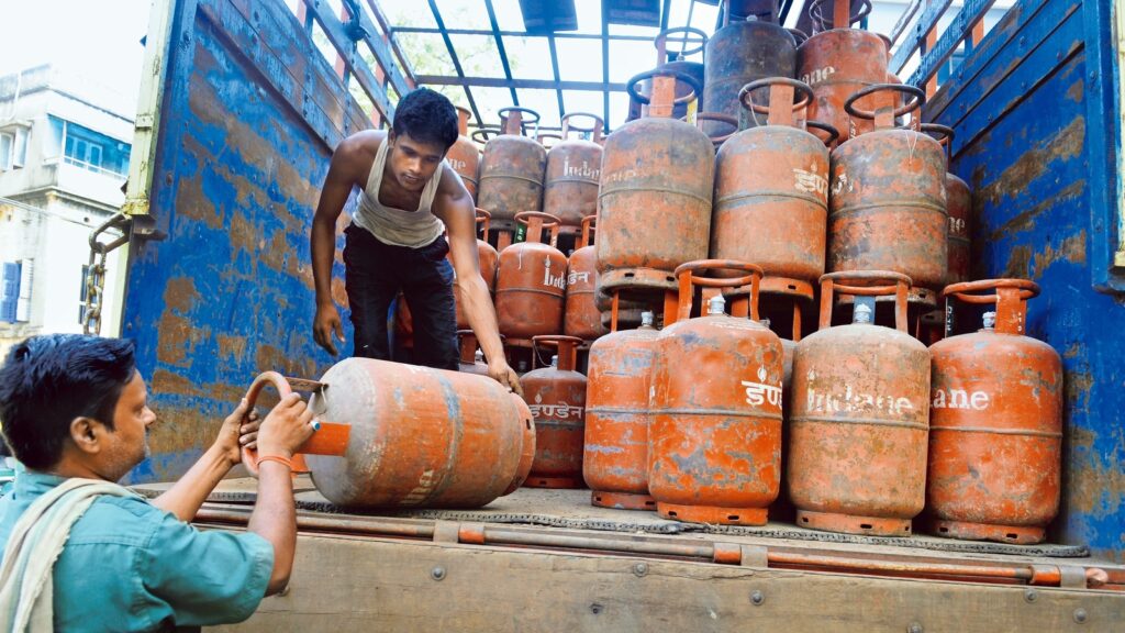 Price of commercial LPG cylinders slashed by ₹41