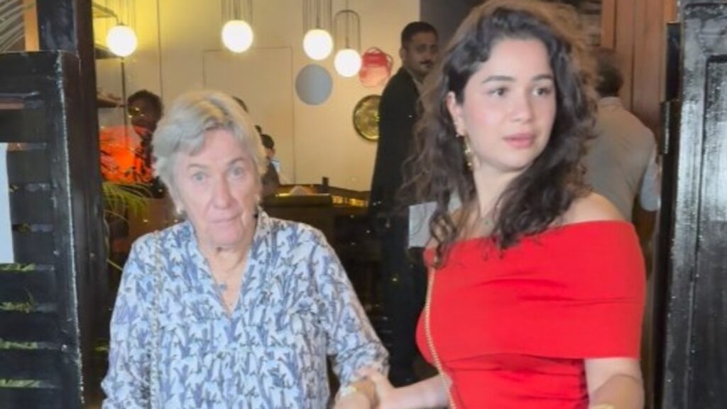 Sara Tendulkar steps out with her nani for a dinner date in a head-turning red top and denim, no-makeup look | Fashion Trends