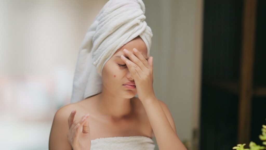 Sudden acne breakouts? Dermat shares 5 habits that help prevent flare-ups | Health