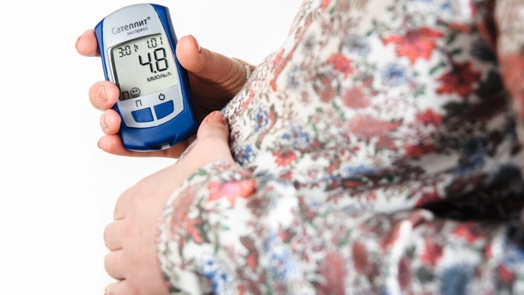 Swollen feet and nausea? Diabetics, don’t ignore these alarming signs of kidney failure | Health