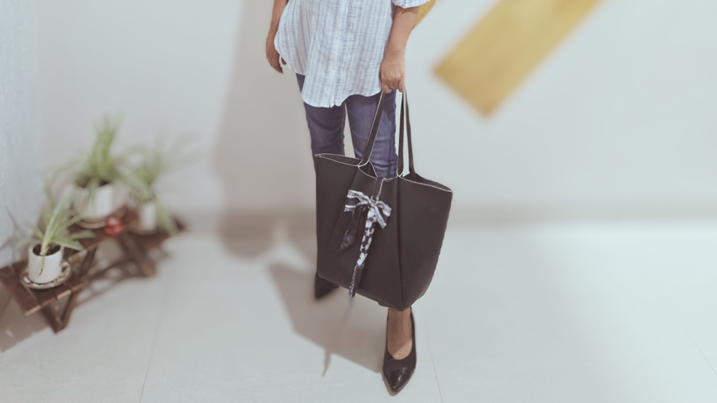 The Namida handbag: How well does this Aeropostale tote transition from work to evening? Let’s find out! | Fashion Trends