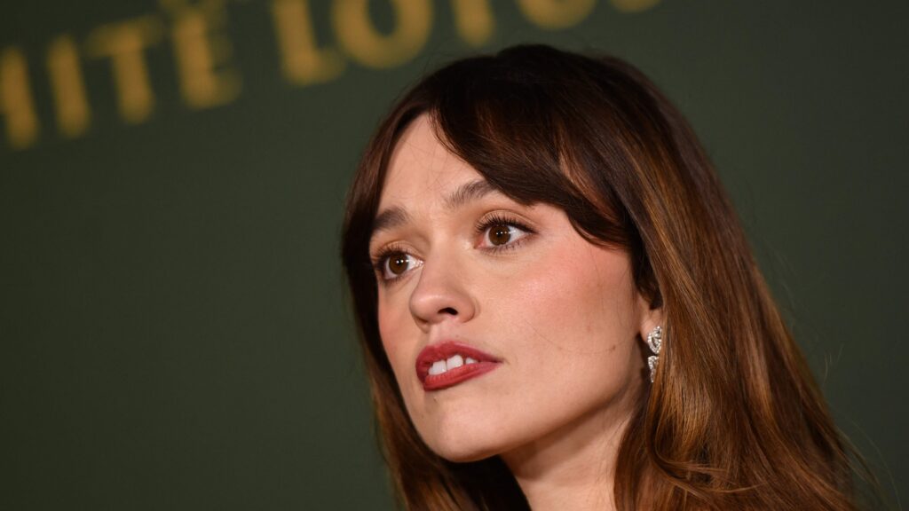 The White Lotus star Aimee Lou Wood breaks down on streets of London following SNL parody | Hollywood