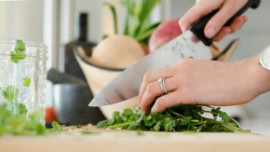 Too busy to eat healthy? Nutrition expert shares 3-step meal prep hack based on dietary guidelines for Indians | Health
