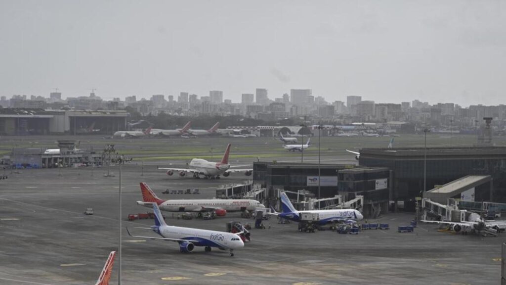 UDD reduces premiums for 30-yr-old bldgs in funnel zone | Mumbai news