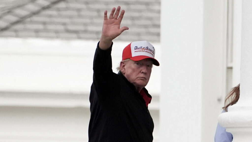 US President to have dinner with 20 holders of Trump memecoin