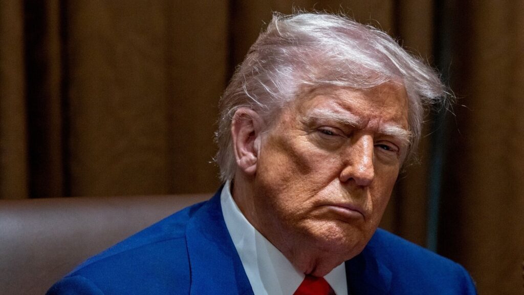US senators urge insider trading probe into Trump after tariff U-turn sparks market surge