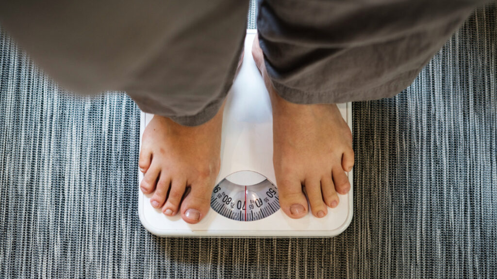 Want to lose weight? Nutritionist shares 6 daily habits that can help: Fast for 12 hours a day, keep your routine boring | Health