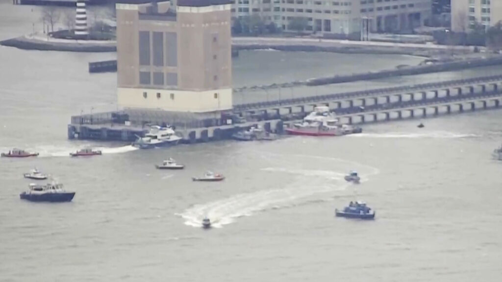 Watch: Exact moment helicopter crashes into NYC’s Hudson River
