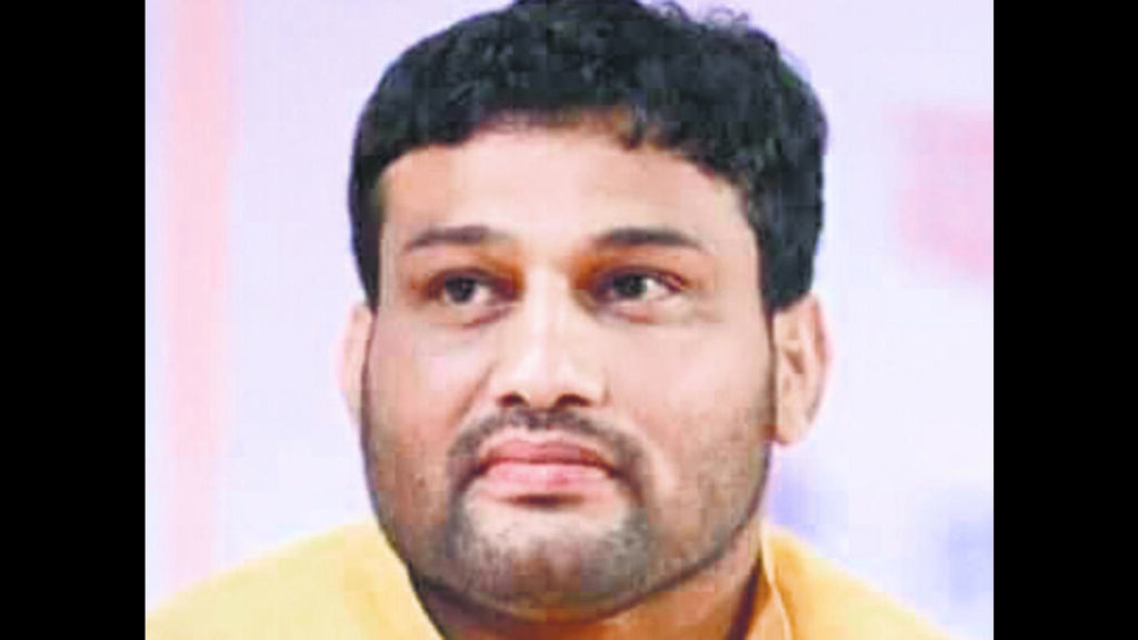 Wrestler behind MVA rift may switch to Shinde Sena | Mumbai news