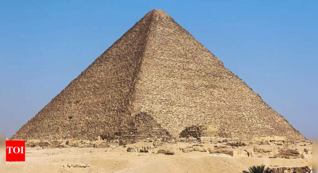 Farewell to the Pyramid of Giza’s glory: Thousands of tourists let down by the reality behind one of the Seven Wonders of the World |