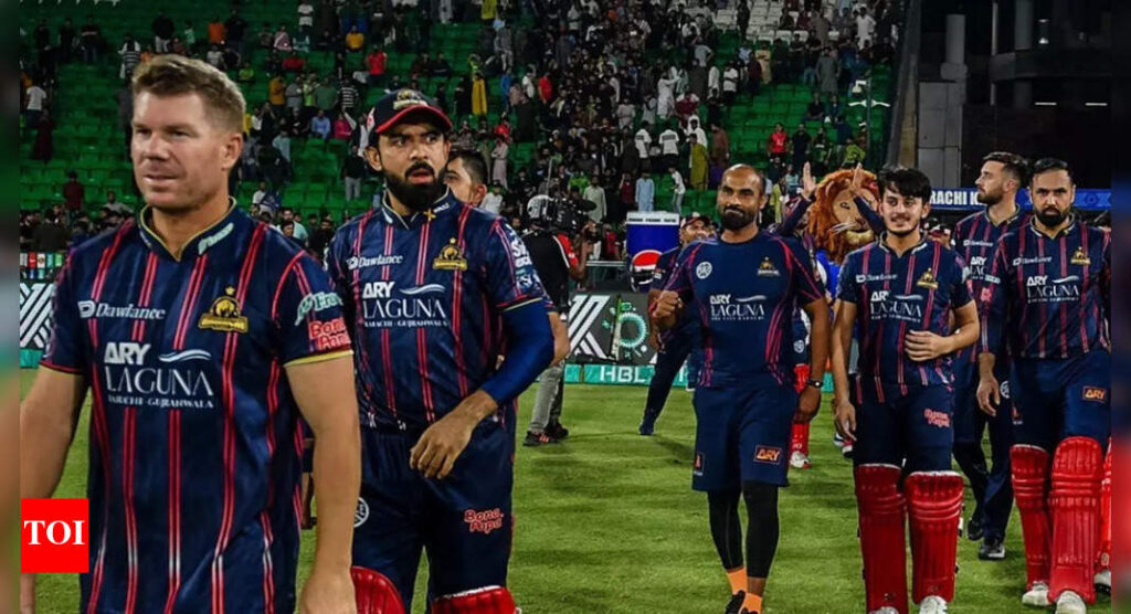 Watch: David Warner takes a cheeky swipe at Shaheen Afridi in PSL | Cricket News