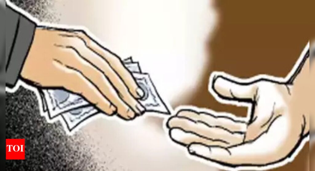 Mumbai police inspector caught taking Rs 1 lakh bribe | Mumbai News