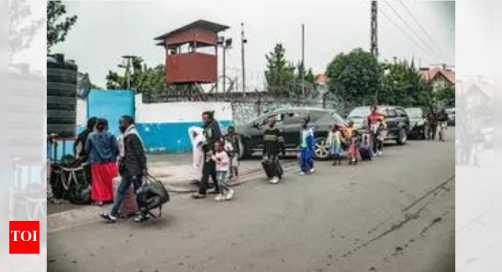 Red Cross escorts more than 1,300 DR Congo soldiers out of rebel city | World News