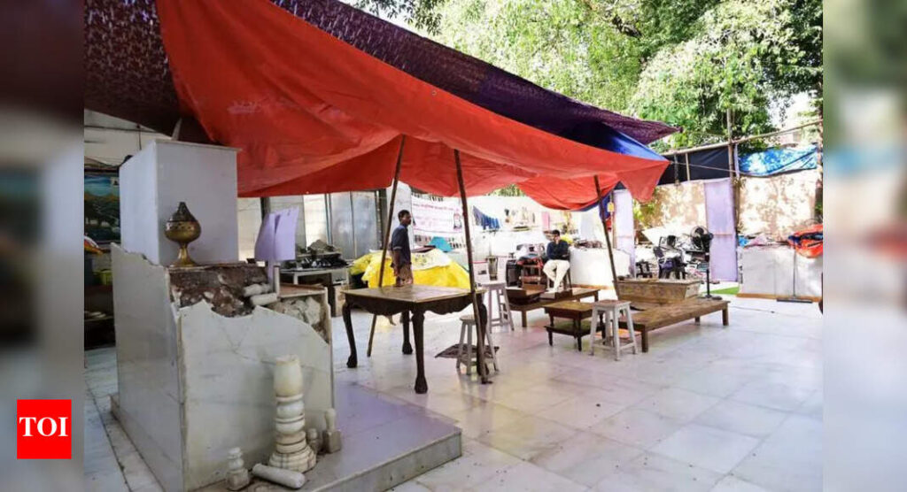 BMC allows temp shed at site of razed Jain temple | Mumbai News