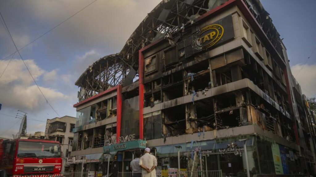 2 weeks after fire, anxious Link Square Mall shopkeepers attempt to rise from the ashes | Mumbai news
