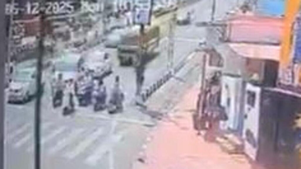 23-yr-old doctor killed, 6 more injured after Bhopal bus crashes into 8 vehicles